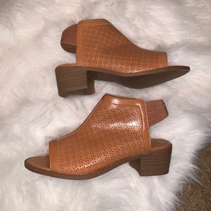 KidPik NIB Laser Cut Out Heels